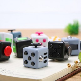 Fidget Cube - Anti-Stress est un appareil anti-stress de la taille d'une paume, parfait pour tous les âges !