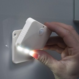 Apresentamos-lhe o novo e prático Sensor de Movimento LED. Um dispositivo inteligente que é activado ao detectar o movimento.