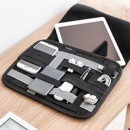 Una pratica cover, ideale per riporre e trasportare comodamente ovunque il tuo tablet e una serie di accessori e dispositivi tecnologici.