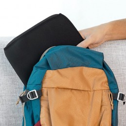 A practical cover, ideal for conveniently storing and transporting your tablet and a series of accessories and technological devices anywhere.