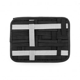 Una pratica cover, ideale per riporre e trasportare comodamente ovunque il tuo tablet e una serie di accessori e dispositivi tecnologici.