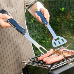 Un ensemble d'ustensiles de barbecue très confortable et pratique pour préparer de délicieux barbecues.