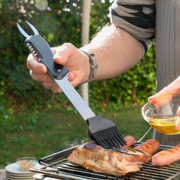 Un ensemble d'ustensiles de barbecue très confortable et pratique pour préparer de délicieux barbecues.