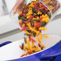 Un set di contenitori da cucina che migliora la conservazione degli alimenti e ne prolunga la durata