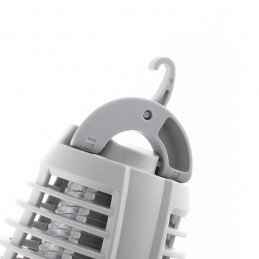 Una lampada antizanzare con luce LED originale e versatile, molto utile grazie alla sua doppia funzione: antizanzare e lampada LED