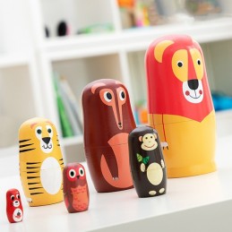 An educational toy with an original design inspired by the famous Russian dolls that entertains and facilitates children's learning.