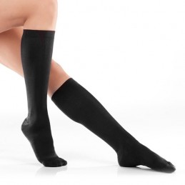 As meias Relax funcionam graças à compressão anti fadiga, estimulando a circulação e criando uma sensação de massagem contínua nos pés e barrigas das pernas