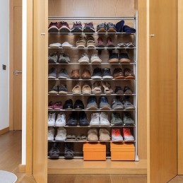 Your home will look different when you can organize your shoes in this super practical organizer for 45 pairs of shoes.