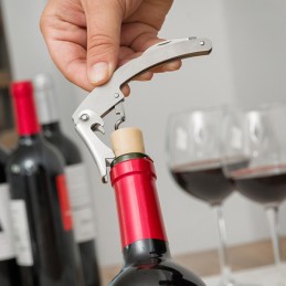 Gli utensili da vino sono un prodotto ideale da avere a casa, perfetti da aggiungere alla tua collezione di vini o regalare in qualsiasi altra occasione.