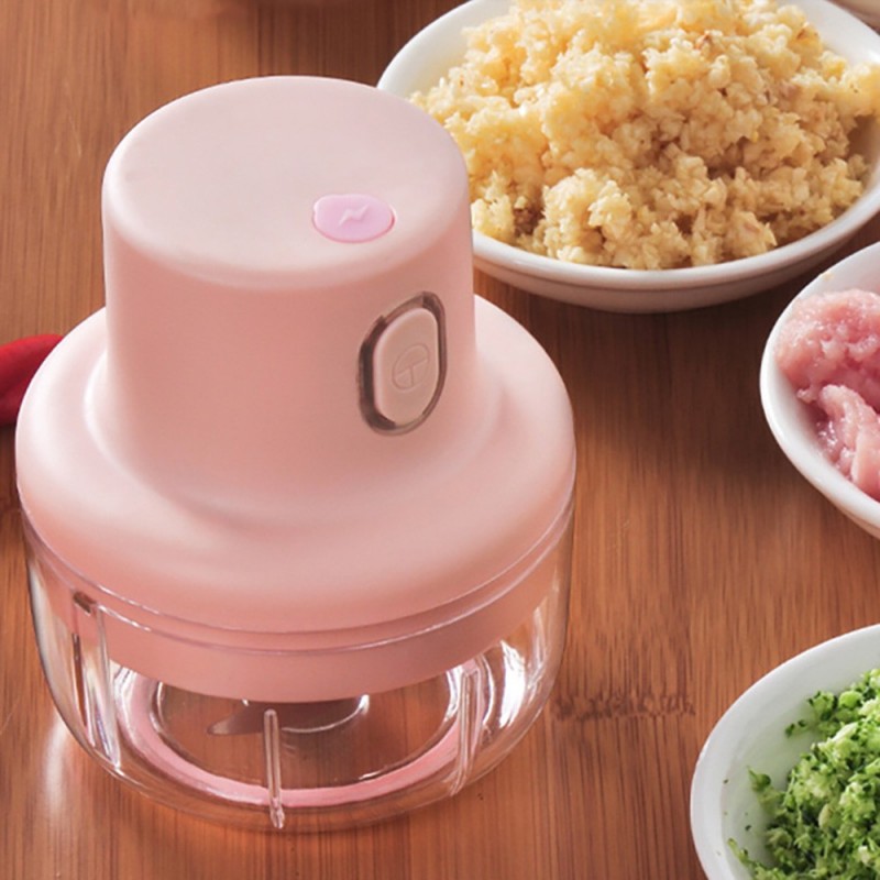 A very practical automatic chopper that will make everyday life in your kitchen easier by helping you prepare your favorite dishes.