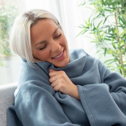 Comfortable and warm, the double sleeved blanket is ideal for couples to stay cozy and cozy at home during the winter months.