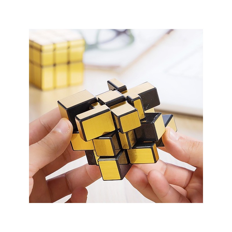 Cubo Mágico Quebra-cabeças Ubik 3D um jogo de habilidade ideal para exercitar a mente e passar uns momentos de diversão.
