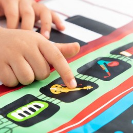 A very versatile 2 in 1 musical mat with an original colorful and multifunctional design.