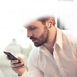 Gli Auricolari Pro Wireless ti permetteranno di ascoltare la tua musica preferita, con un'eccellente qualità del suono ovunque