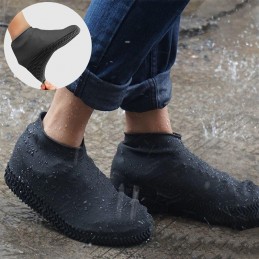 Es una solución perfecta para caminar al aire libre cuando llueve, deja de preocuparte por el agua o la suciedad de tus zapatos en los días de lluvia.