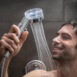 Ökologische Dusche mit Druckpropeller, die ein einzigartiges Badeerlebnis wie in einem Spa bietet, Wasserreduzierung durch Druck.