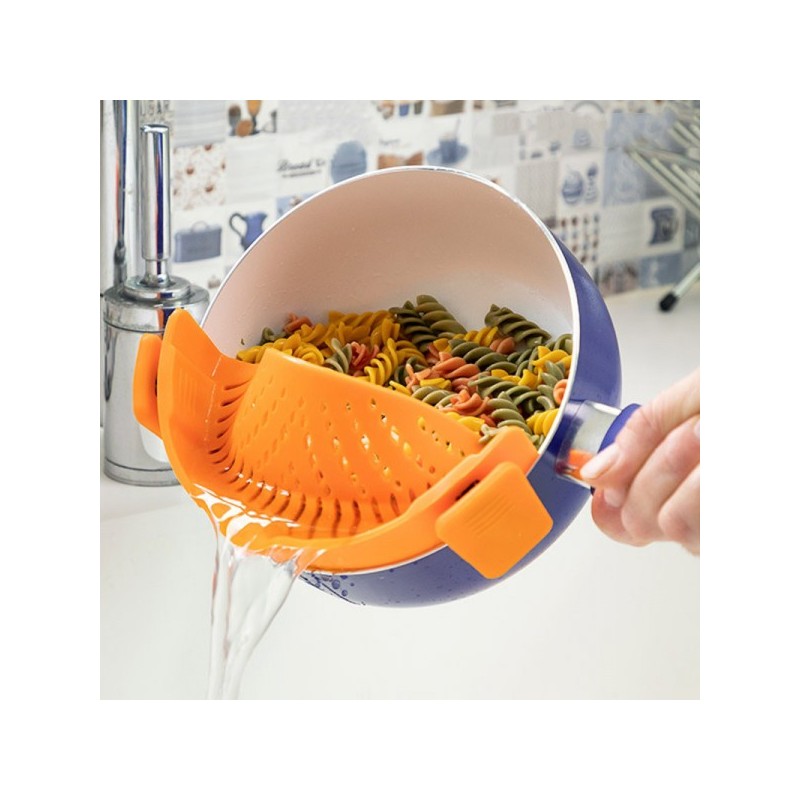 Égouttoir universel en silicone, très simple d'utilisation et très adaptable, c'est le complément idéal pour votre cuisine