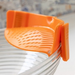 Égouttoir universel en silicone, très simple d'utilisation et très adaptable, c'est le complément idéal pour votre cuisine