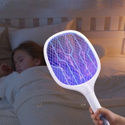 Cette fantastique raquette anti-insectes électrique 2 en 1 est équipée d'une lumière LED de 360 à 400 nm qui attire les insectes volants et les zappe.