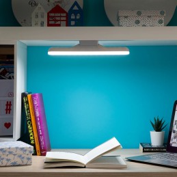 Wiederaufladbare und magnetische LED-Lampe, sehr vielseitig aufgrund ihrer originellen Multifunktion und ihres tragbaren Designs, ohne Kabel oder Stecker.