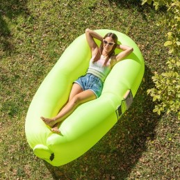Déplacez-vous n'importe où, avec un maximum de style et de confort, grâce au Hangout Bag de style Lamzac, un canapé portable qui se gonfle en quelques secondes avec de l'air