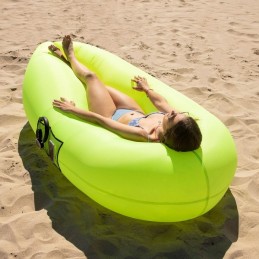Muoviti ovunque, con il massimo dello stile e della comodità, grazie all'Hangout Bag in stile Lamzac, un divano portatile che si gonfia in pochi secondi con l'aria