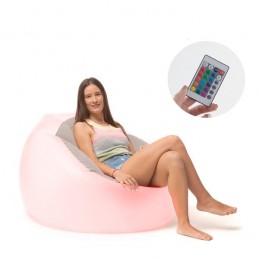 Este original y versátil sofá hinchable con luz multicolor y mando a distancia se adapta a cualquier ambiente combinando elegancia y utilidad.