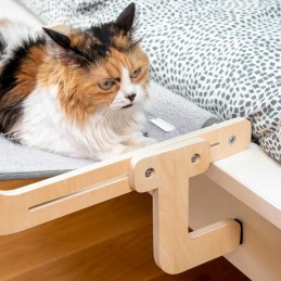 Ce hamac suspendu pour chats est idéal pour que vos animaux puissent se reposer et profiter confortablement de leur maison.