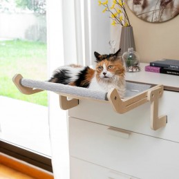 Ce hamac suspendu pour chats est idéal pour que vos animaux puissent se reposer et profiter confortablement de leur maison.