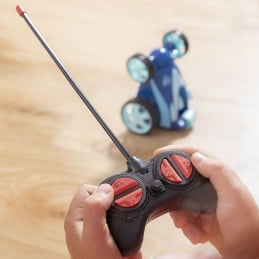 Rechargeable Remote Controlled Stunt Car This car is an original and fun toy that performs all types of pirouettes and somersaults.