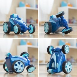 Coche acrobático con control remoto recargable Este coche es un juguete original y divertido que realiza todo tipo de piruetas y saltos mortales.