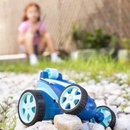 Rechargeable Remote Controlled Stunt Car This car is an original and fun toy that performs all types of pirouettes and somersaults.