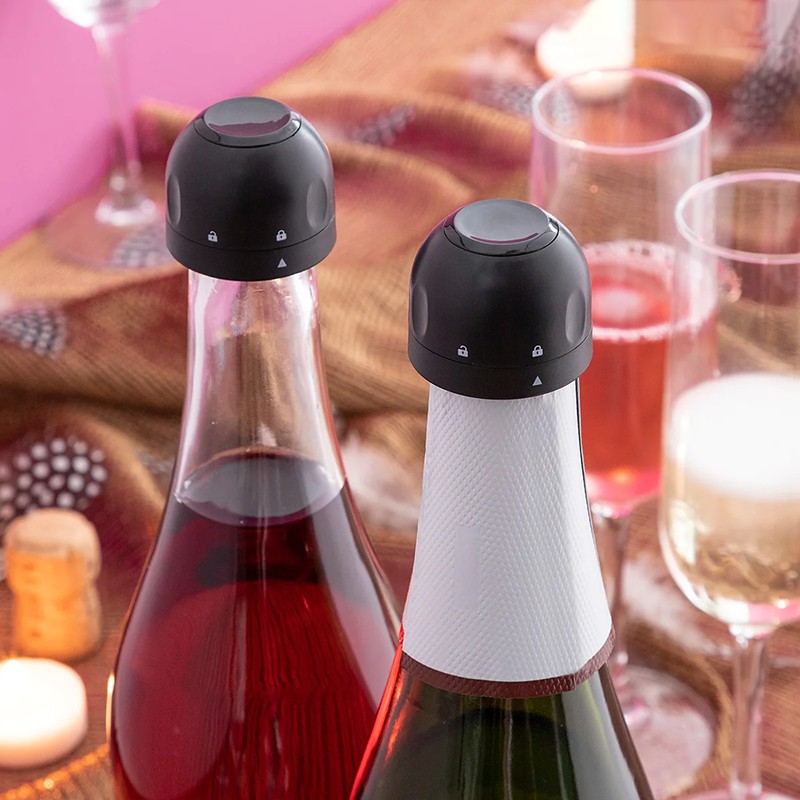 This set of bottle caps has a modern and elegant design that allows you to close them hermetically.