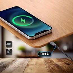 Cet accessoire innovant combine l'utilité d'un tapis de souris avec la commodité moderne d'un chargeur sans fil rapide.