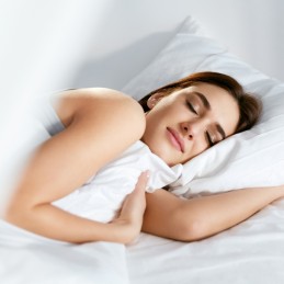 Discover the secret to a deep, restorative sleep, thanks to these Deluxe feather pillows.