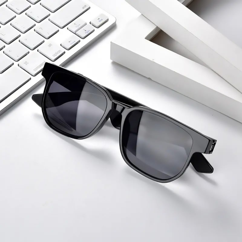 Gafas de sol inteligentes con Bluetooth 5.1 Estas gafas de sol inteligentes están diseñadas con características de vanguardia para brindar comodidad, conectividad y protección en un paquete elegante.