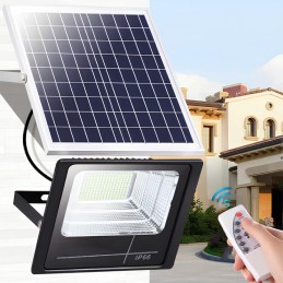 Il proiettore è completamente autonomo, durante il giorno l'energia viene catturata dal pannello, così puoi godere di un'illuminazione gratuita di notte.