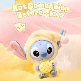 Labubu ist Teil des Fantasieuniversums Die Monster. In dieser Sonderausgabe genießt Stitch vor dem Schlafengehen seine Lieblingssnacks.