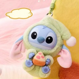 Labubu ist Teil des Fantasieuniversums Die Monster. In dieser Sonderausgabe genießt Stitch vor dem Schlafengehen seine Lieblingssnacks.
