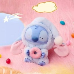 Labubu ist Teil des Fantasieuniversums Die Monster. In dieser Sonderausgabe genießt Stitch vor dem Schlafengehen seine Lieblingssnacks.