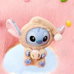 Labubu ist Teil des Fantasieuniversums Die Monster. In dieser Sonderausgabe genießt Stitch vor dem Schlafengehen seine Lieblingssnacks.