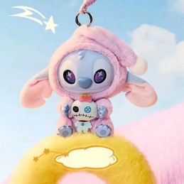 Labubu ist Teil des Fantasieuniversums Die Monster. In dieser Sonderausgabe genießt Stitch vor dem Schlafengehen seine Lieblingssnacks.