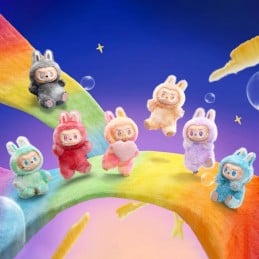 Labubu forma parte del universo imaginativo Los Monstruos, la temática de esta edición gira en torno a la energía positiva y las emociones.