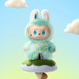 Labubu fait partie de l'univers imaginatif Les Monstres, le thème de cette édition tourne autour de l'énergie positive et des émotions