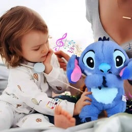 Un adorabile peluche di Stitch con funzioni interattive che calma e culla i più piccoli fino a farli addormentare.