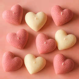 Candela in cera di soia a forma di cuore fatta a mano. Fragranze vegane, vari colori e dimensioni. Prodotta in Portogallo, ideale come regalo.