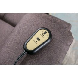 Poltrona - Cadeirão Levanta pessoas em Tecido Este sofá possui um sistema que permite que o sofá levante e desça permitindo que a pessoa se sente ou saia do sofá sem efetuar qualquer esforço.