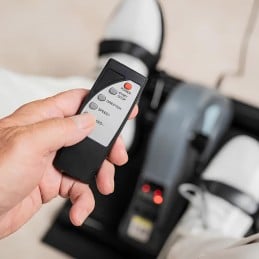 Pedal eléctrico con control Ejercite sus piernas y brazos de forma cómoda y sin esfuerzo mientras está sentado en casa: la solución ideal para que las personas mayores ejerciten sus piernas y brazos.