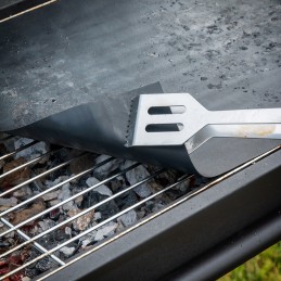 Reusable Oven and BBQ Mats - Pack of 2 Pack of 2 reusable oven and grill mats, PFOA-free, cuttable, non-stick and dishwasher safe. Withstands temperatures up to 265°C.