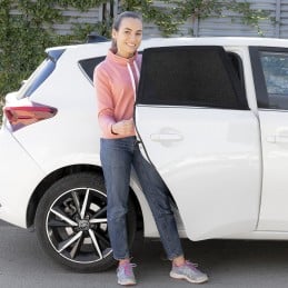 Protetores Solares para Automóvel com Proteção UV – Pack 2 Pack de 2 protetores solares universais para janelas traseiras do automóvel. Proteção UV, tecido respirável, privacidade e proteção contra insetos.